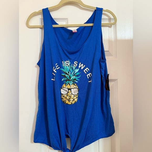 Set of 2 NWT Tank Tops - Picture 1 of 9